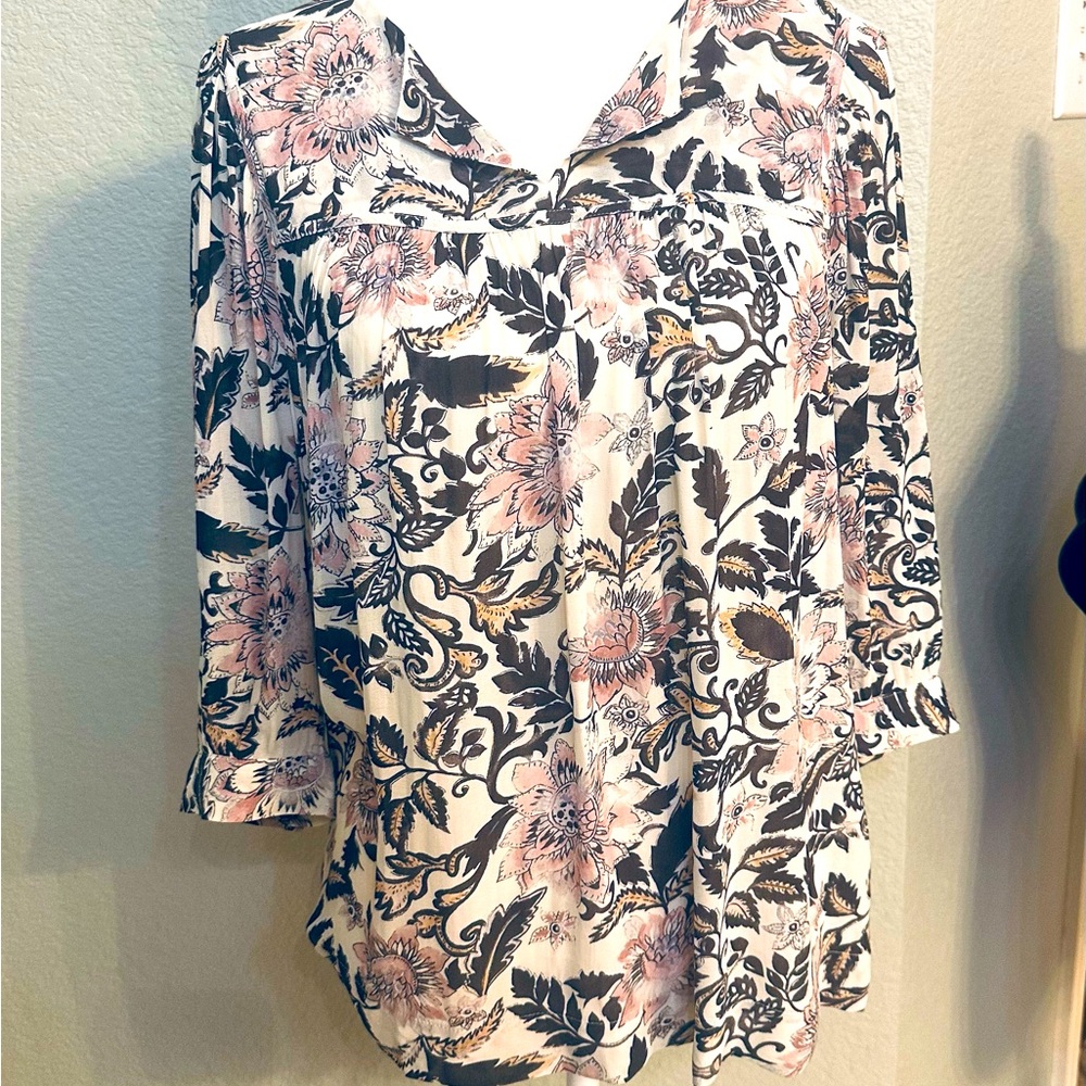 Beautiful Loft drapey top with sheared yoke.